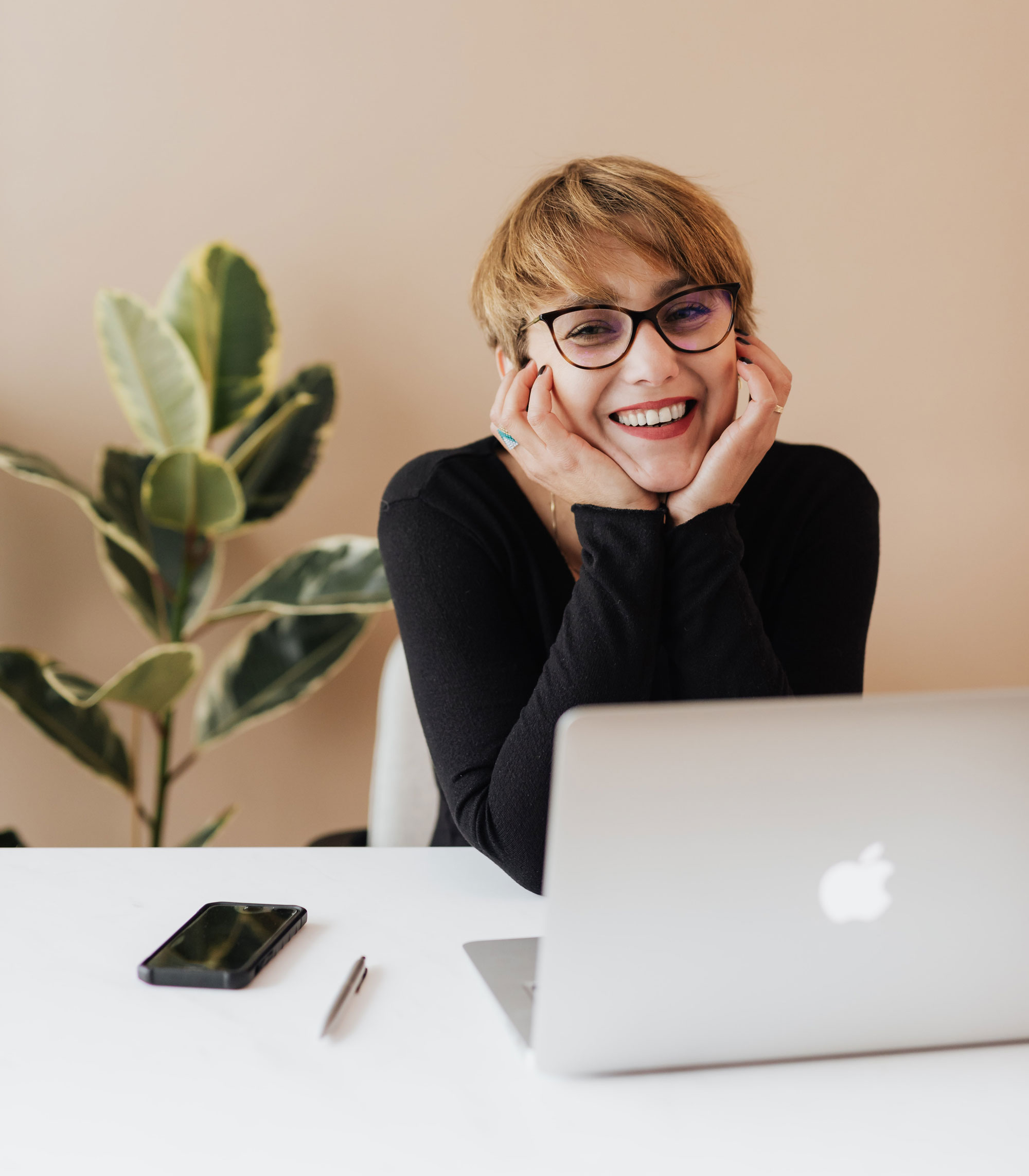 lady smiling with laptop